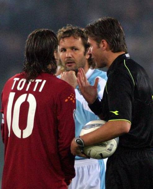 Con Totti, durante un derby. Ap